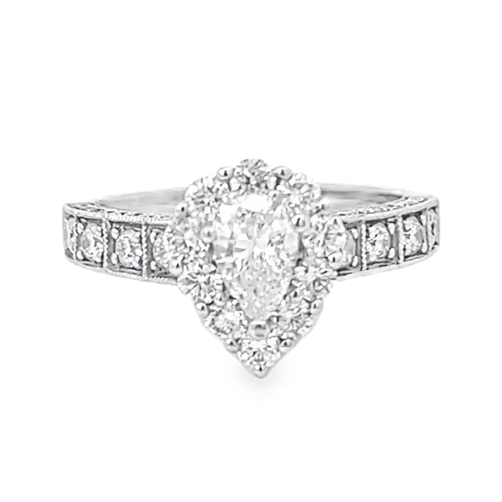 White Gold Pear Diamond with Halo Mounting 1.78 Carats