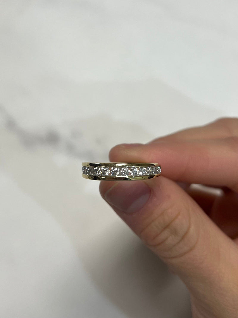 Yellow Gold 1.00ct Round Channel Set Wedding Band