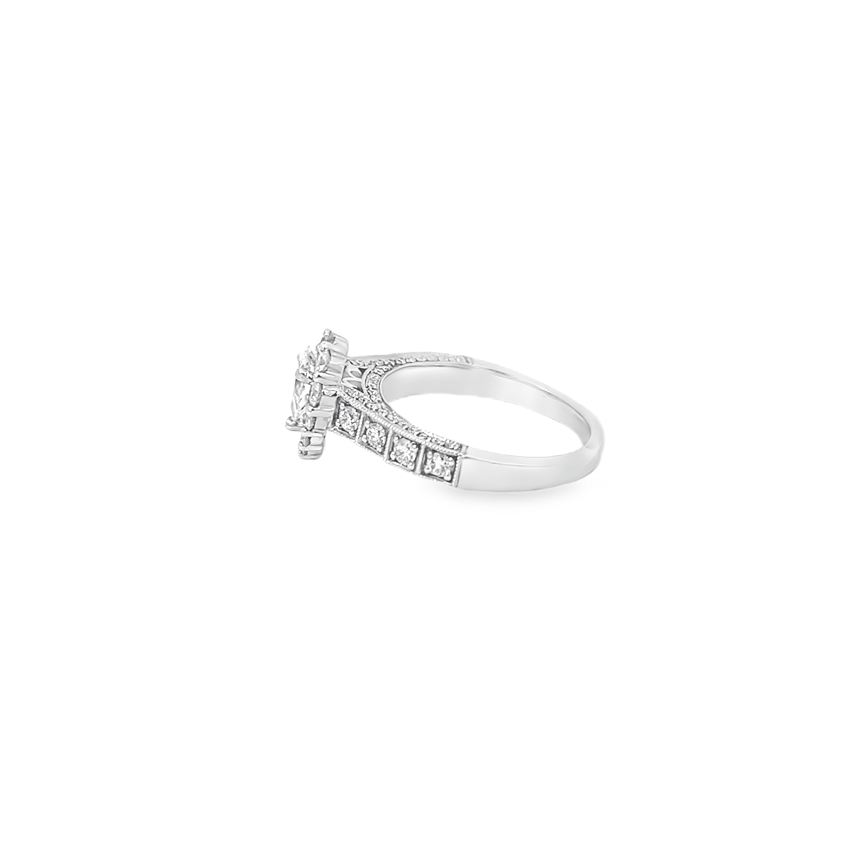 White Gold Pear Diamond with Halo Mounting 1.78 Carats