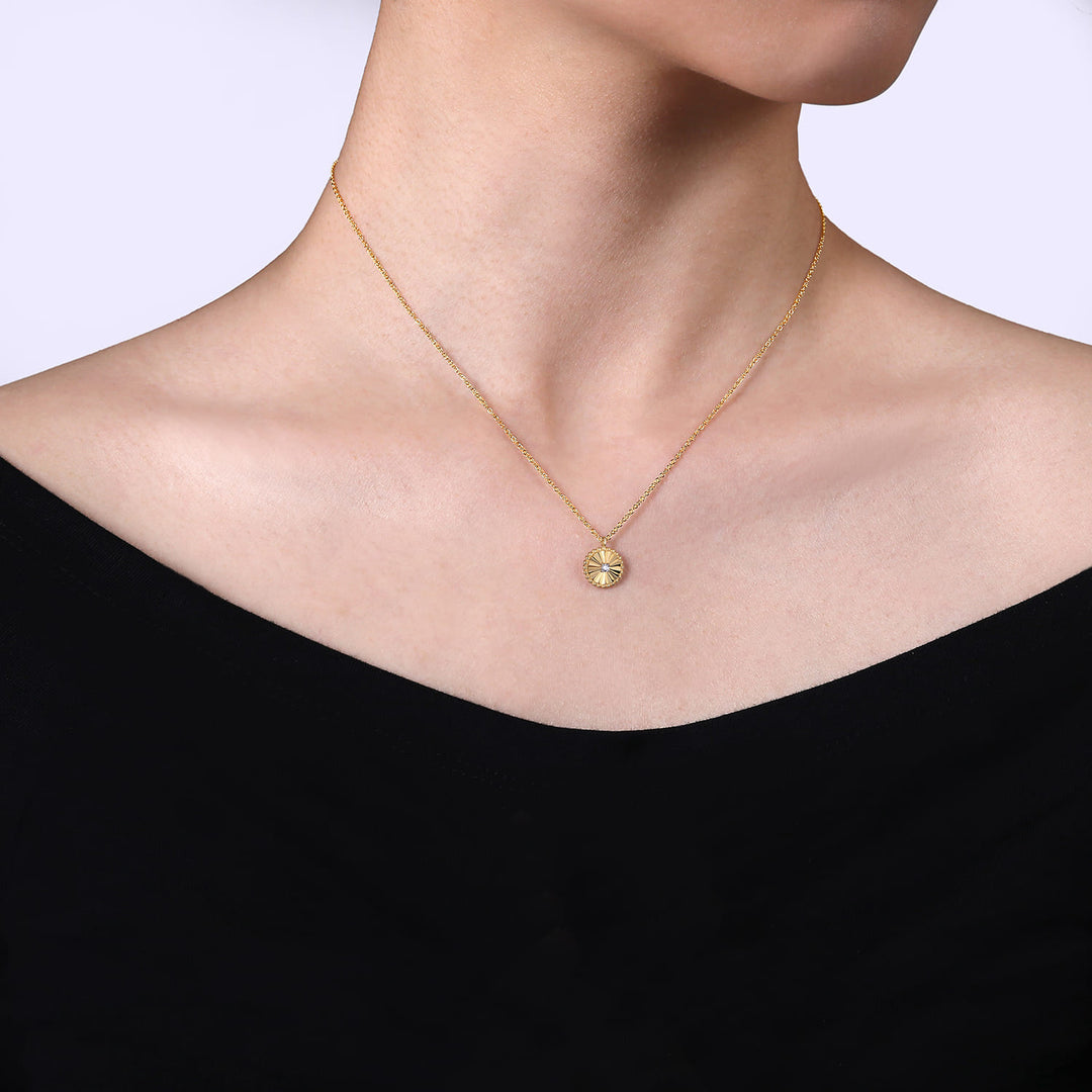 Bujukan 14K Two-Tone Gold Cut Circle Pendant Necklace